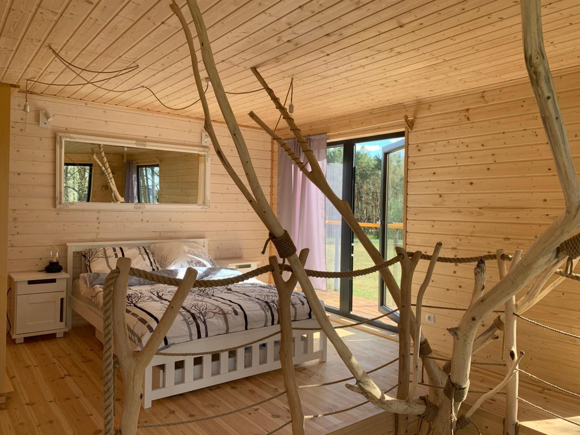 Domek Na Drzewie W Dolinie Uradu Bagian luar foto