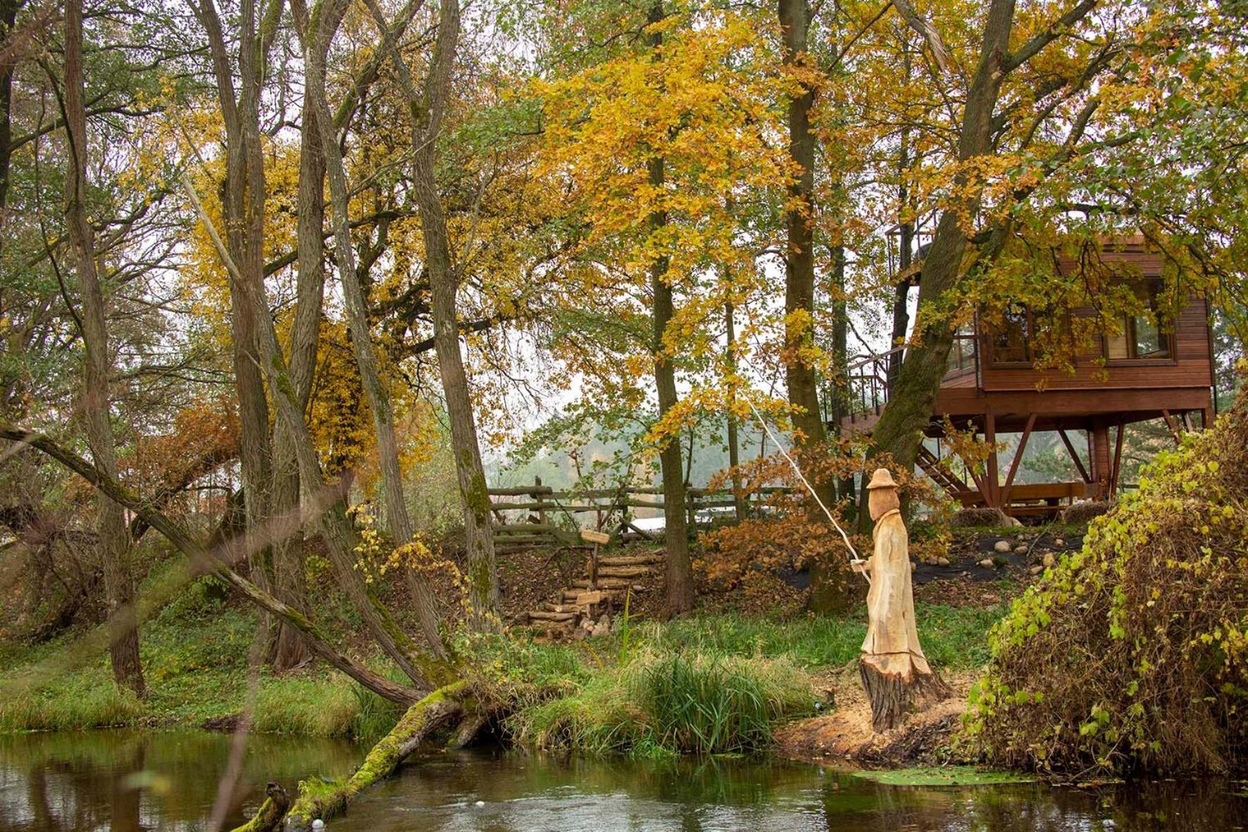 Domek Na Drzewie W Dolinie Uradu Bagian luar foto